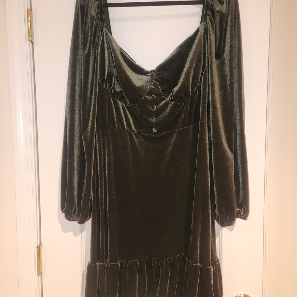 Cider Dark Green Velvet Long Sleeve Dress